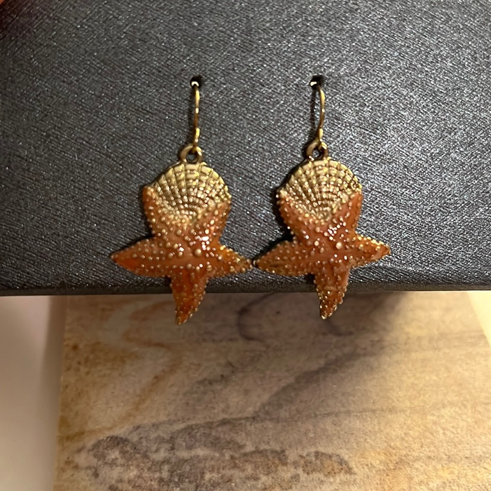 hanging gold shell and pink starfish earrings